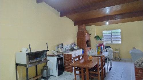 Casa Com 3 Quartos, 2 Banheiros, Salão De Festas Com Churrasqueira, Copa Cozinha, Sala Ampla E Edicula