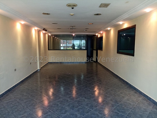 En Alquiler En Zona De Alto Trafico Comercial Edificio De 4 Pisos Con Trasnformadores Propios Pisos De Alto Peso Ideal Operaciones Deposito Estef 24-8247