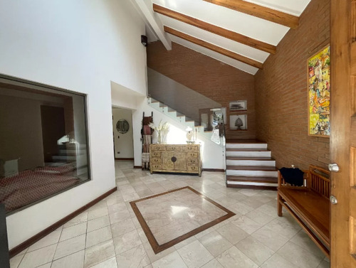 Linda Casa Con Gran Terreno De 900 Mt2/colegio Newland