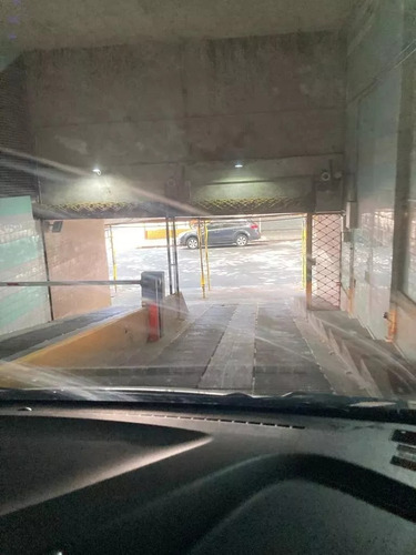 Oportunidad!! Cochera En Galería Libertador! Zona Centro.