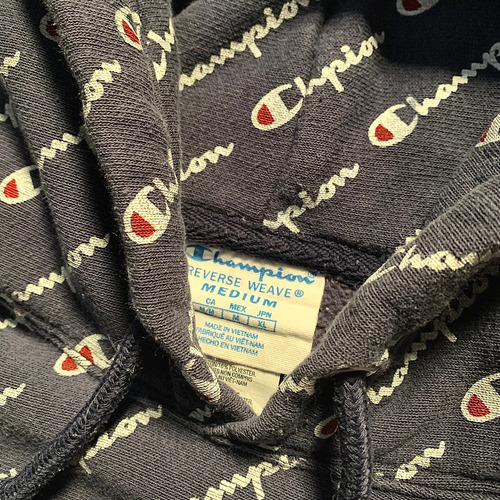 Buzo Champion Multiple Logo (Usado)