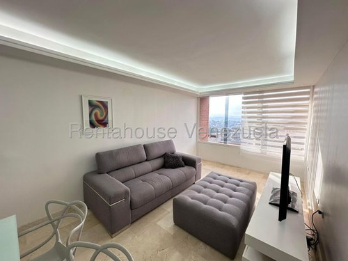 Agp Moderno Apartamento En Venta En Colinas De La Tahona, En Edificio Bien Mantenido 25-18150 Ys
