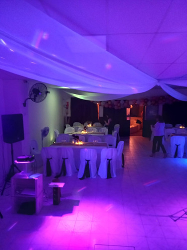 Imagen 3 de 10 de Salón Para 80 Personas Con Patio Y Parrillero