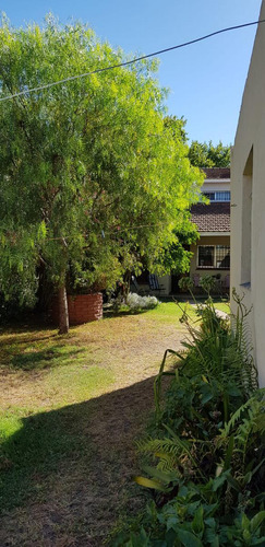 Casa En Lote Propio A Media Cuadra De La Avenida Santa Marina!!!