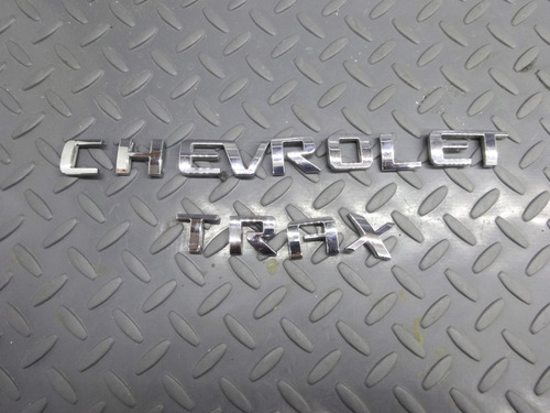Emblema Letras Tapa Cajuela Chevrolet Trax 2017-2021