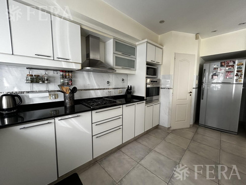Venta Casa De 5 Ambientes Con Patio Y Cochera En Wilde