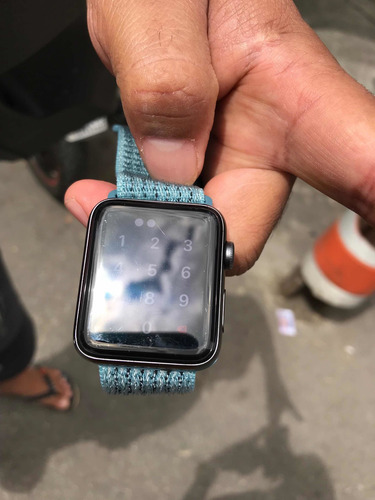Imagem 2 de 2 de Apple Watch Série 3 42mm