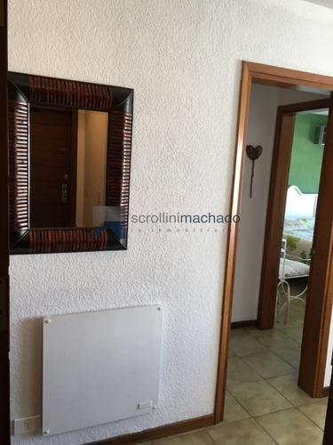 Apartamento En Peninsula De 1 Dormitorio Con Vista A La Ciudad Y Al Puerto.- Ref: 2652