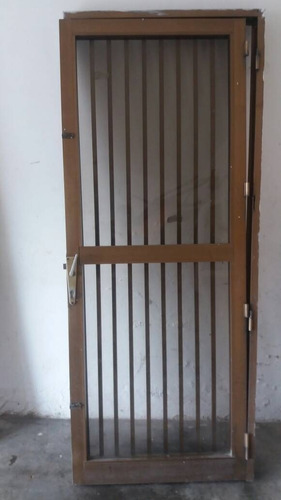 Imagen 3 de 3 de Puerta De Aluminio Y Vidrio Con Marco Y Chapa