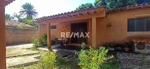 Casa Amplia Y Familiar De Montaña En Venta, El Guayabal, La Asunción, Isla De Margarita, Nueva Esparta - Cod. 0452