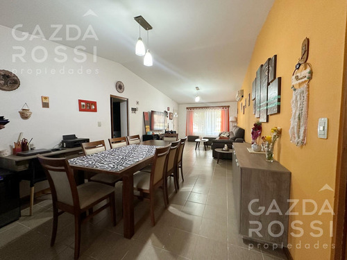 Hermosa Casa Con Piscina En Carlos Spegazzini