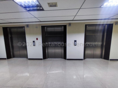 Karen García Rentahouse Trae Para Ti, En Venta Amplia Y Cómoda Oficina, El Este De Barquisimeto, En Obra Gris Para Remodelar A Tu Gusto, Fácil Acceso, Ideal Para Desarrollar Cualquier Negocio.