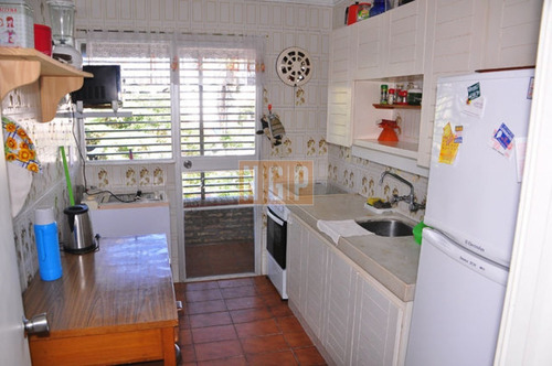 Apartamento En Mansa, 2 Dormitorios - Ref: 3876