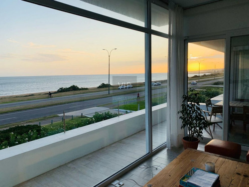 Imagen 4 de 24 de Casa De 5 Dormitorios En Playa Mansa, Punta Del Este.