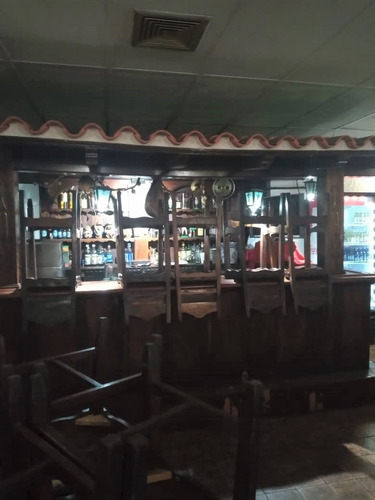 Imagen 3 de 8 de Sabana Grande, Restaurant Con Licencia De Licores Y Local.