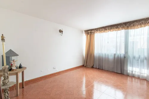 Casa En Venta En Alhambra. Cod V4582