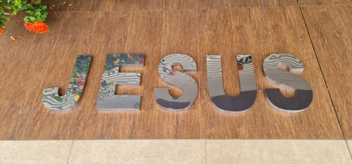 - Letreiro Jesus 50 Cm Inox
