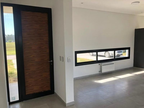 Imagen 14 de 30 de Magnifica Casa En Venta De 4 Ambientes En Barrio Santa Inés - Canning