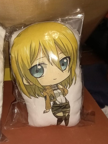 4 Peluches De Attack On Titan