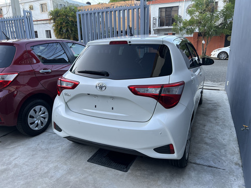 Toyota Vitz 2019 Blanco Perla Recién Importado Full