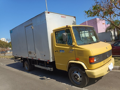 Imagem 3 de 25 de Caminhao Mb 710 Plus 2012