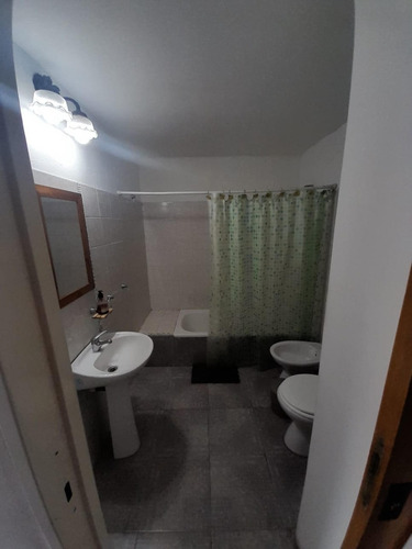 Casa Con Departamento, Galpon Y Cocheras, 6 Ambientes En Venta