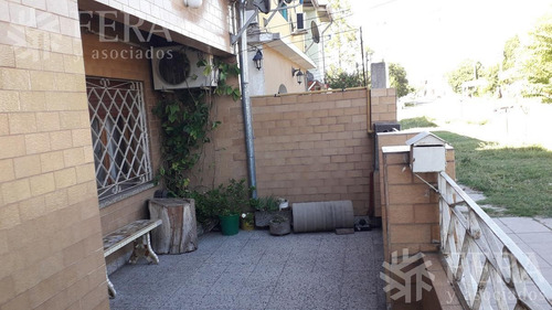 Imagen 2 de 5 de Venta De Casa Para 2 Familias De 7 Ambientes Con Cochera Cubierta Y Patio En S.f.solano (27346)