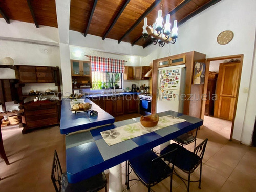 Julio Latouche 24-20805 Hermosa Casa En Alquiler Colinas De Guataparo Valencia, Amplias Áreas Verdes, Tanque De Agua 10.000 Lts.