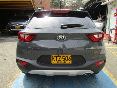 Imagen 6 de 15 de Kia Stonic Zenith Hibrido 1.0 Mod 2022