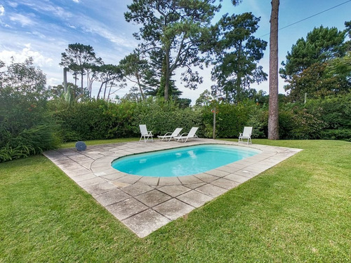 Casa 7 Dormitorios En Cantegril, Punta Del Este