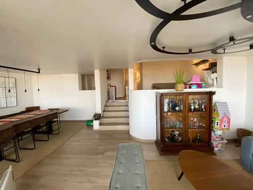 Vista A La Ciudad, Con 4d, 3b Y Completamente Remodelado