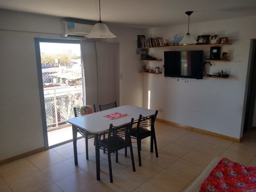 Imagen 2 de 10 de Departamento De 2 Ambientes En Venta - Haedo Centro Sur