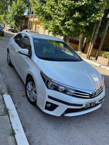 Imagen 2 de 16 de Toyota Corolla 2016 1.8 Xei Cvt 140cv