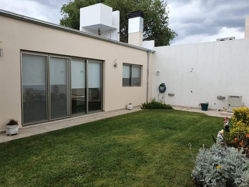 Venta Calle Lavalle 470 Casa 3 Dormitorios.