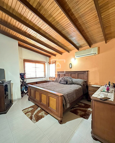 Venta Town House Amoblado, En Urbanización Villa Granada, Conjunto Residencial Athenea Place, Puerto Ordaz, Guayana, Bolivar, Veezuela