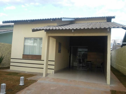 Imagem 1 de 14 de Casa De 2 Quartos Em Condomínio Com Muro E Portão Individual