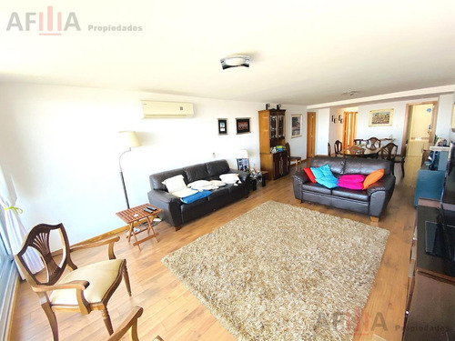 Venta Departamento 4 Dormitorios Piscina Rambla- Malvín