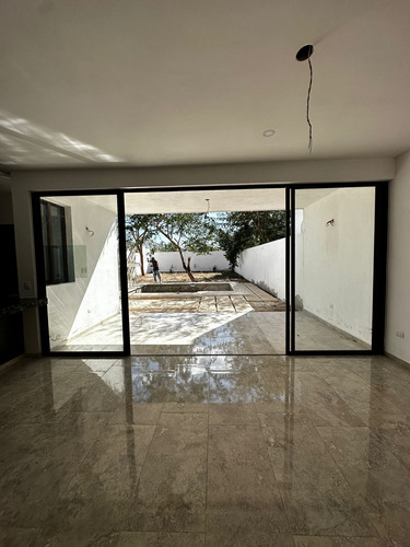 Casa(150) En Venta En Privada Zendera, Conkal