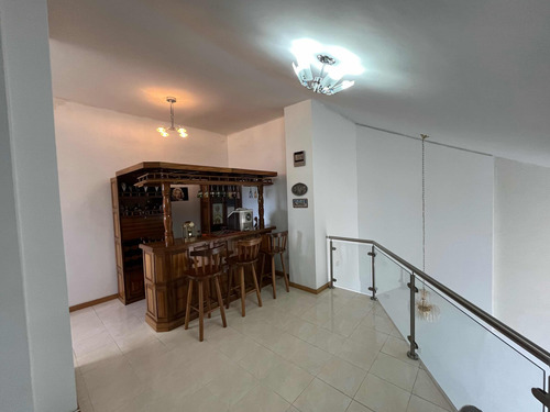 Se Vende Penthouse Frutas Condominiums Red Granada Guatire