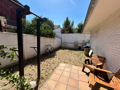 Casa En Venta De 7 Dorm. 3 Baños En Peñalolén