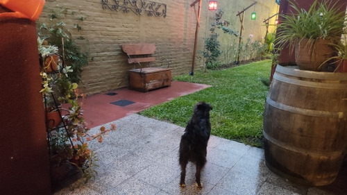 Venta De Pintoresca Casa En Ph Al Frente
