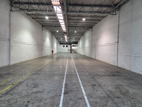 Arriendo Bodega Con Oficinas En Condominio Industrial