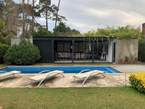 Casa Con Piscina Y Parrillero- Ref: 598