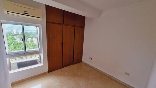 Imagen 7 de 10 de Apartamento En Alquiler Residencias Doral Country Club Sector El Rincón 166419
