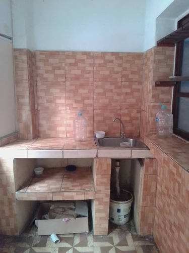 Rento Habitación Amoblada, En Caricuao, Magnifica Ubicación, Excelente Acceso Al Transporte, Abosuta Tranquilidad.