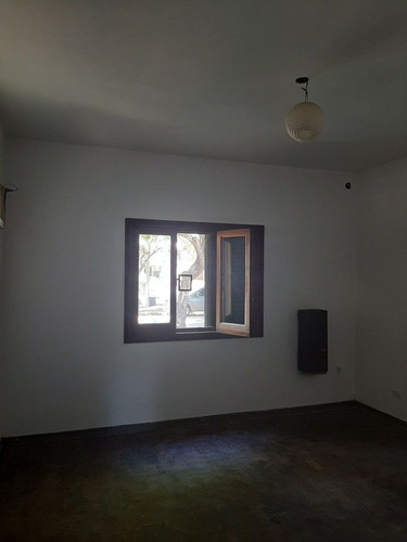 Imagen 8 de 16 de Casa Céntrica Con Jardín.