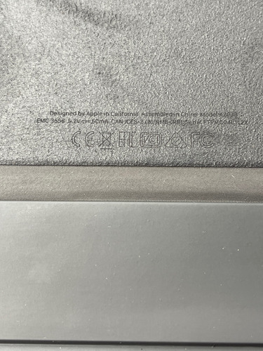 Smart Keyboard Folio Para Ipad Pro 11 Gris Oscuro (Usado)