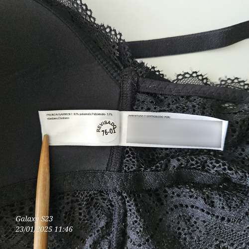 Bralette Triangular Con Base Y Espalda Anchas En Encaje