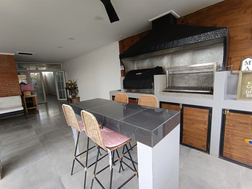 Exclusiva Casa En Condominio En Venta De 4 Dorm. En Machalí