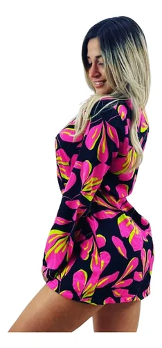 Mujeres con vestidos entallados sale